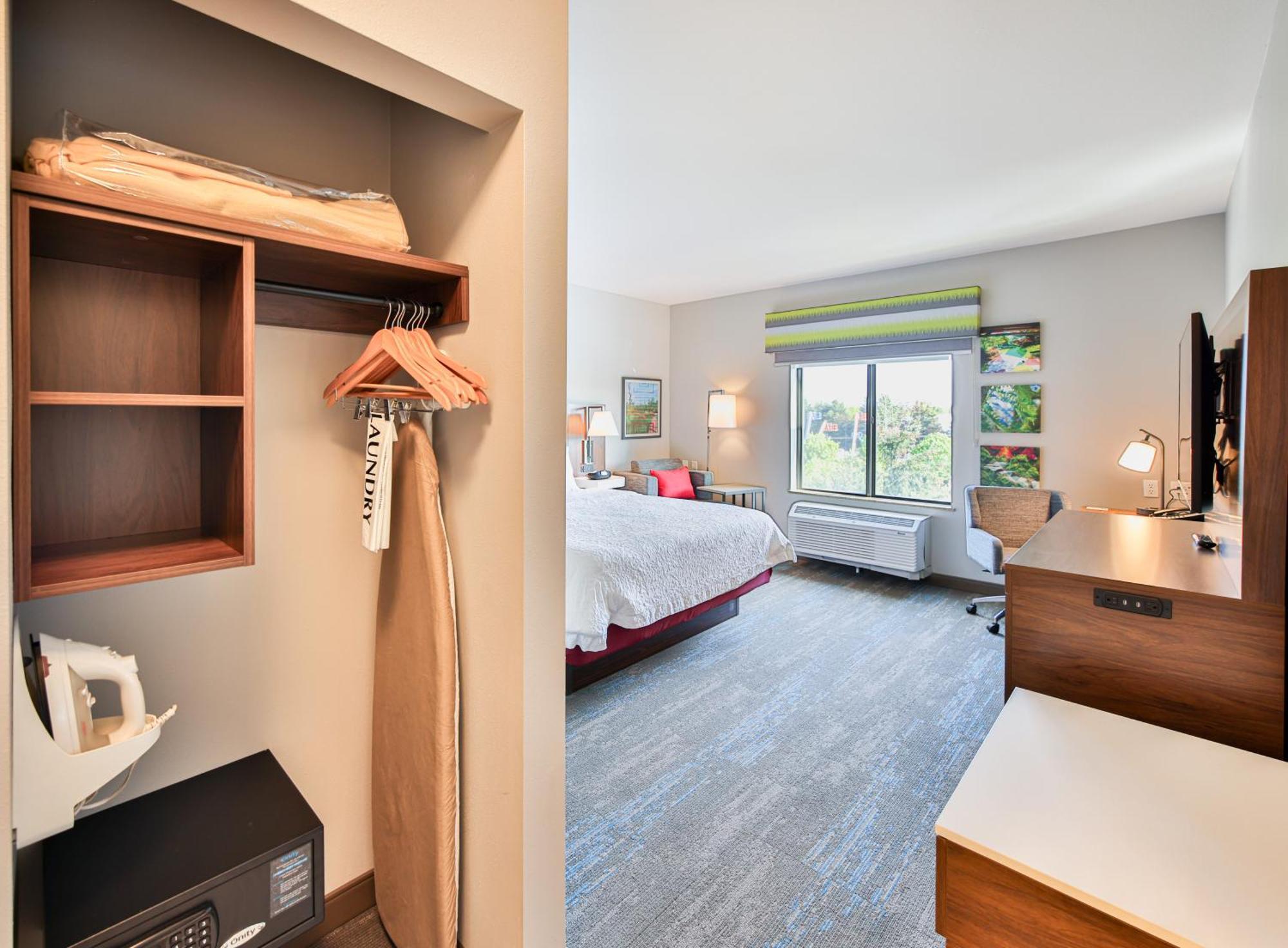 Hampton Inn & Suites By Hilton Seattle/Kent Exterior photo